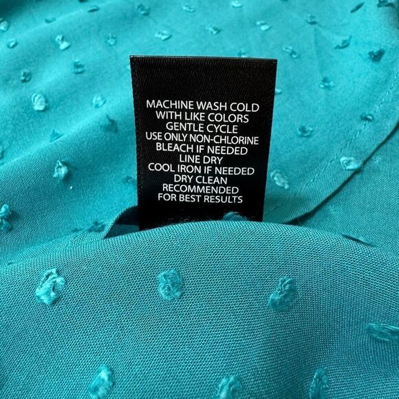 NWT (2X) Torrid Turquoise Swiss Dot Sleeveless Blouse - Ruffle Neck & Buttons - Picture 6 of 8